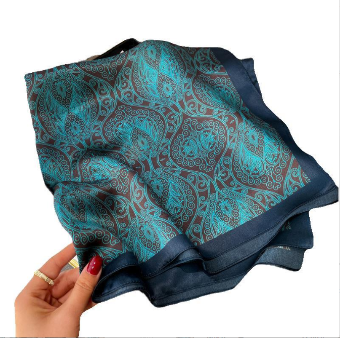 Foulard en soie pour femmes imprimé numériquement petit carré personnalisé