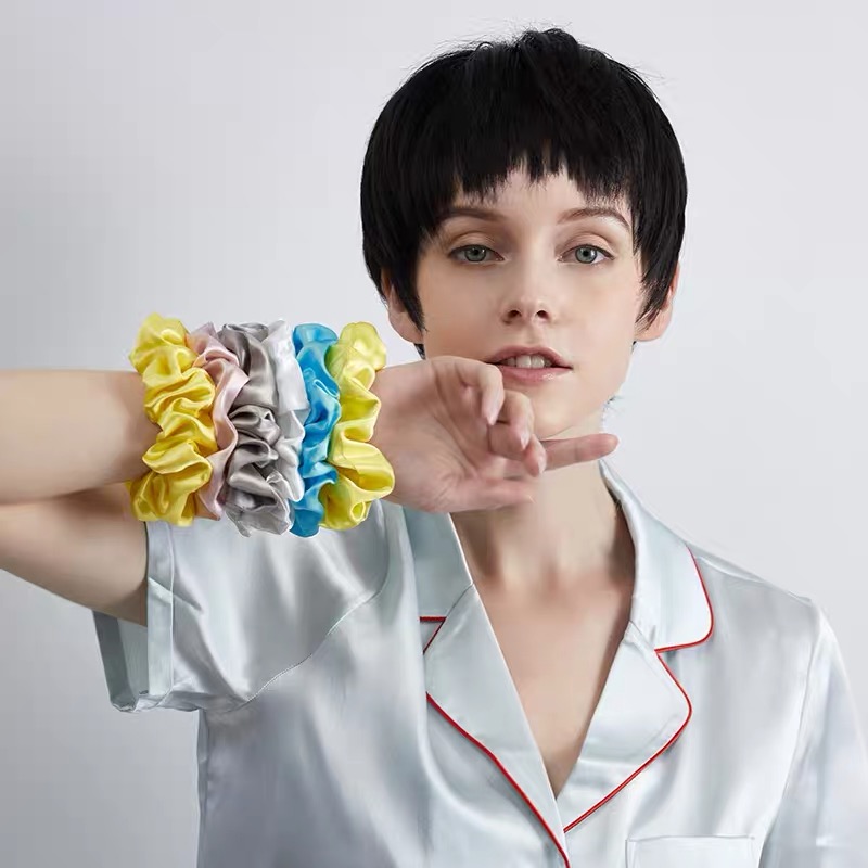 Chouchous de cheveux en soie de tissu de couleur unie de haute qualité à faible MOQ personnalisé pour dame