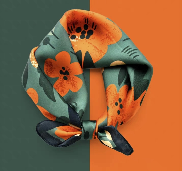 Petit foulard carré en soie à motif floral personnalisé