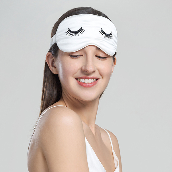 Masque pour les yeux en soie naturelle avec cils brodés sur mesure pour dormir